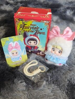 Nommi fairytale town - Hop In The Rabbit Hole